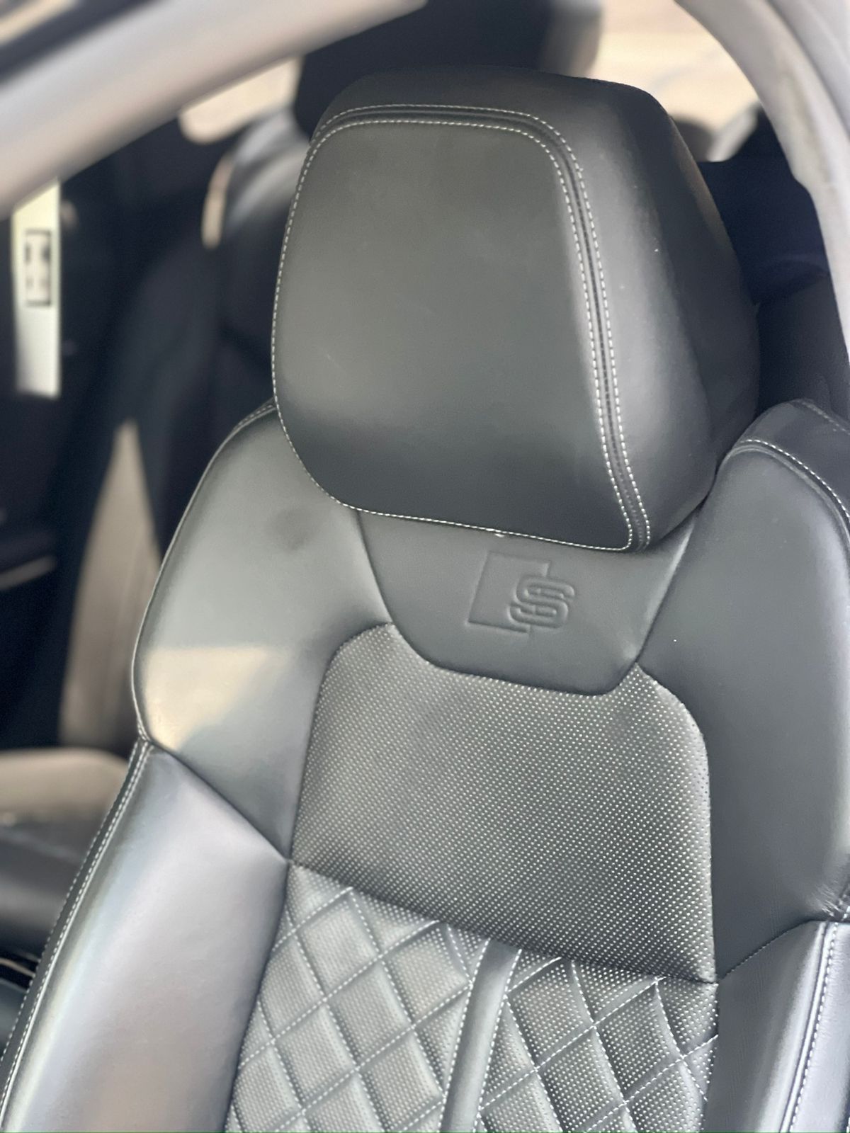 AUDI S8 2023
