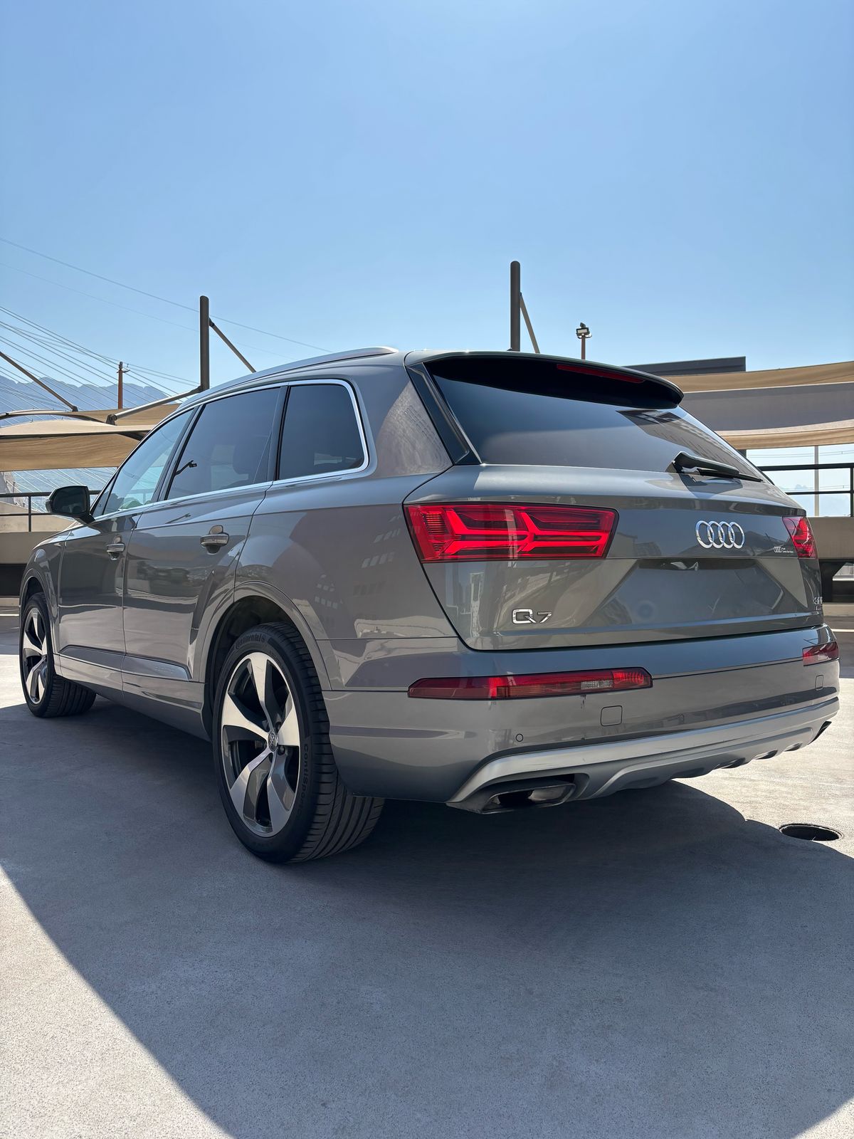 AUDI Q7 ELITE POR ATRAS