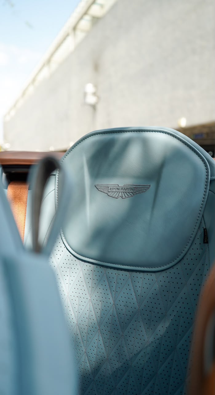 Aston Martin DB12 V8 2025