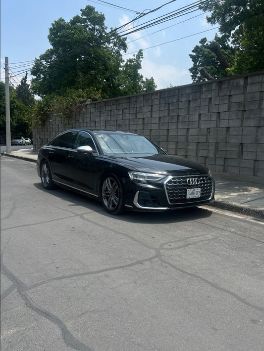 AUDI S8 2023