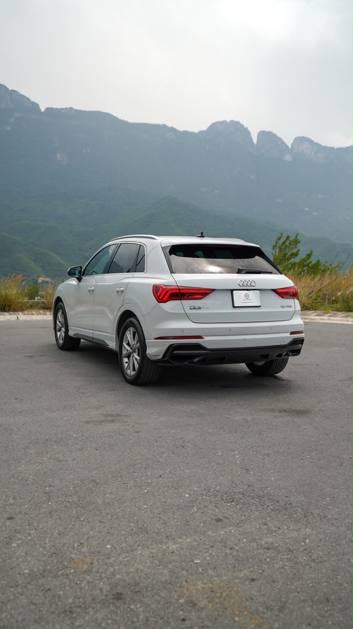 Audi Q3 SUV S line 2021