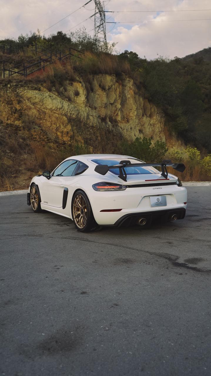 Porsche 718 Cayman GT4 RS 2025