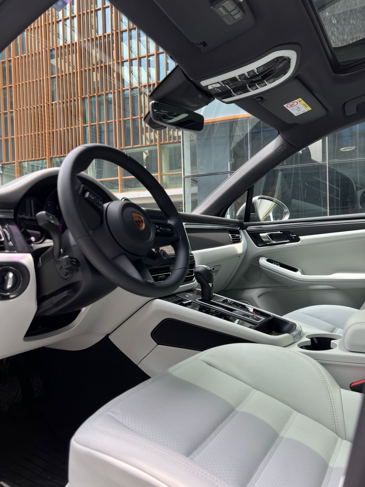 PORSCHE MACAN T 2025