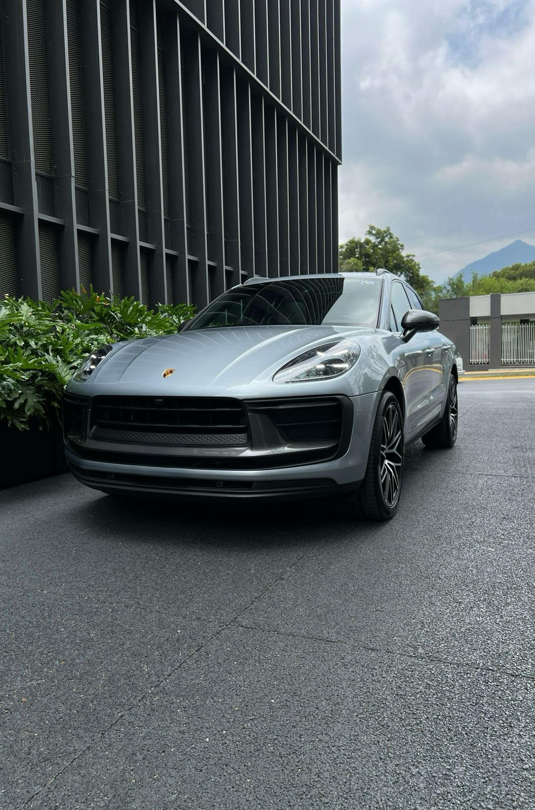PORSCHE MACAN T 2025