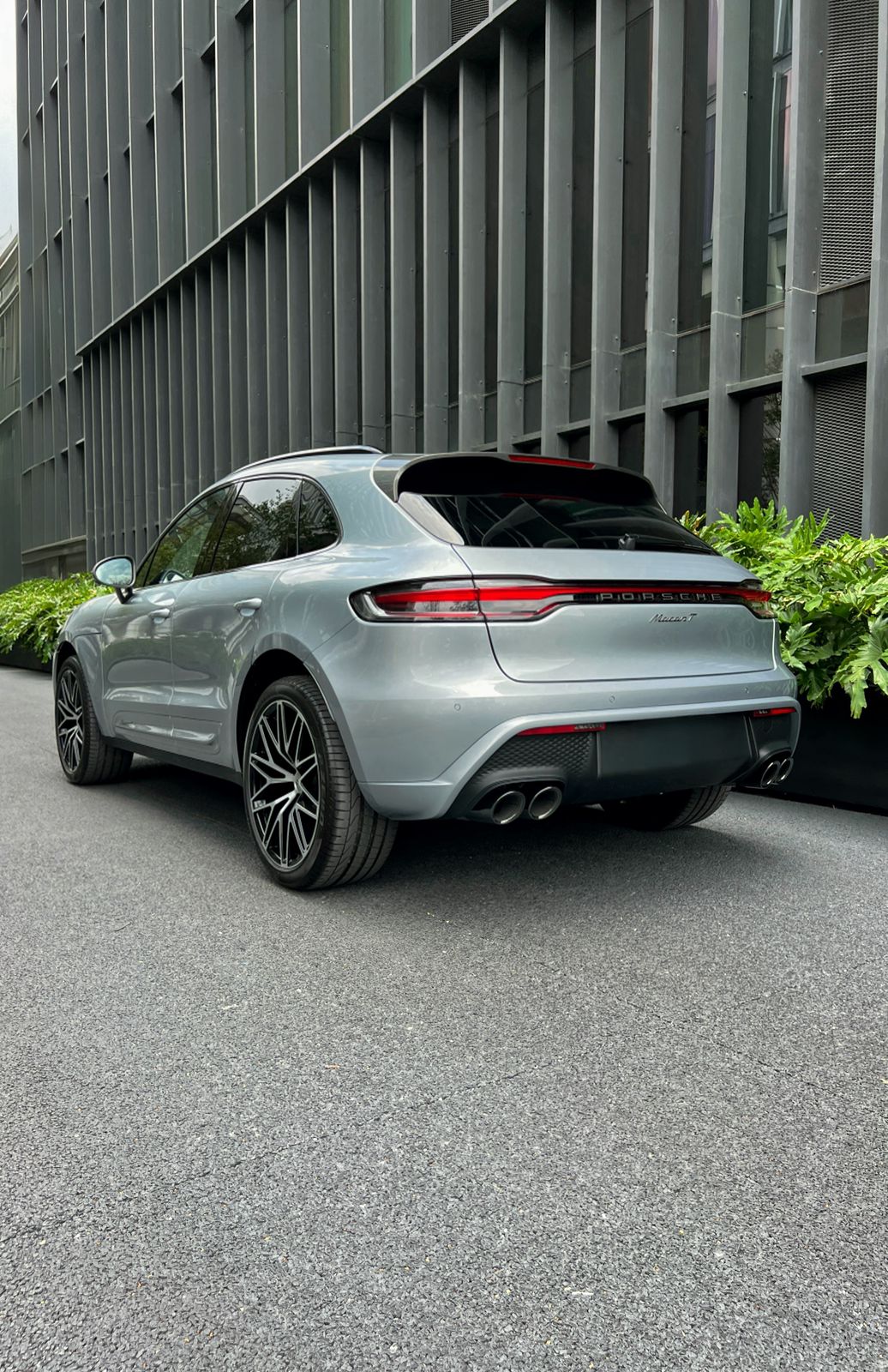 PORSCHE MACAN T 2025