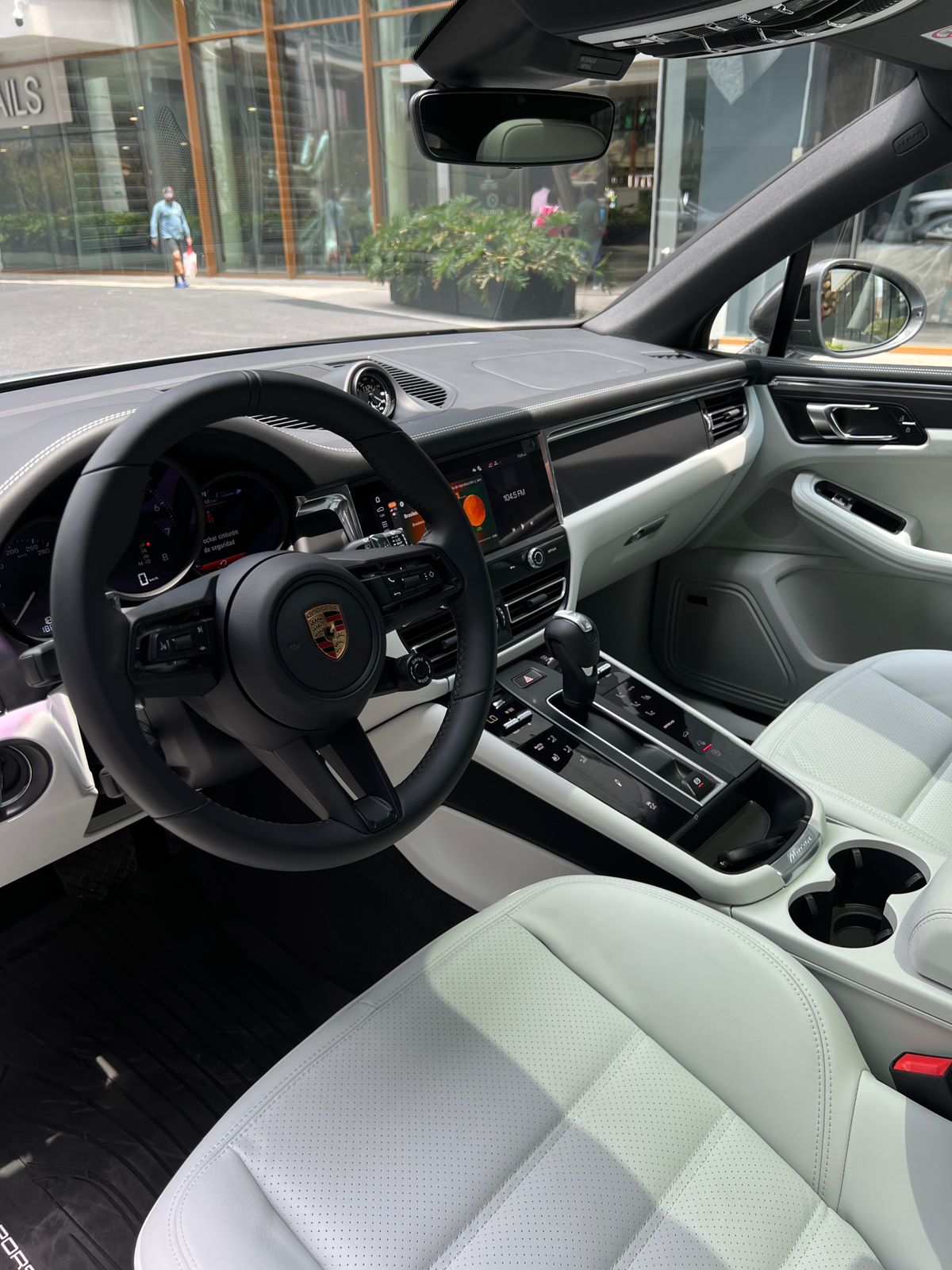 PORSCHE MACAN T 2025