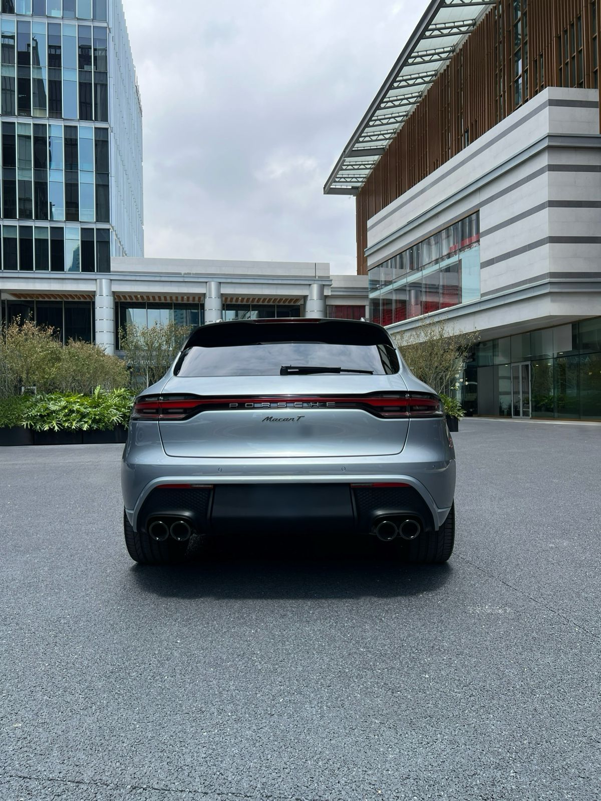 PORSCHE MACAN T 2025
