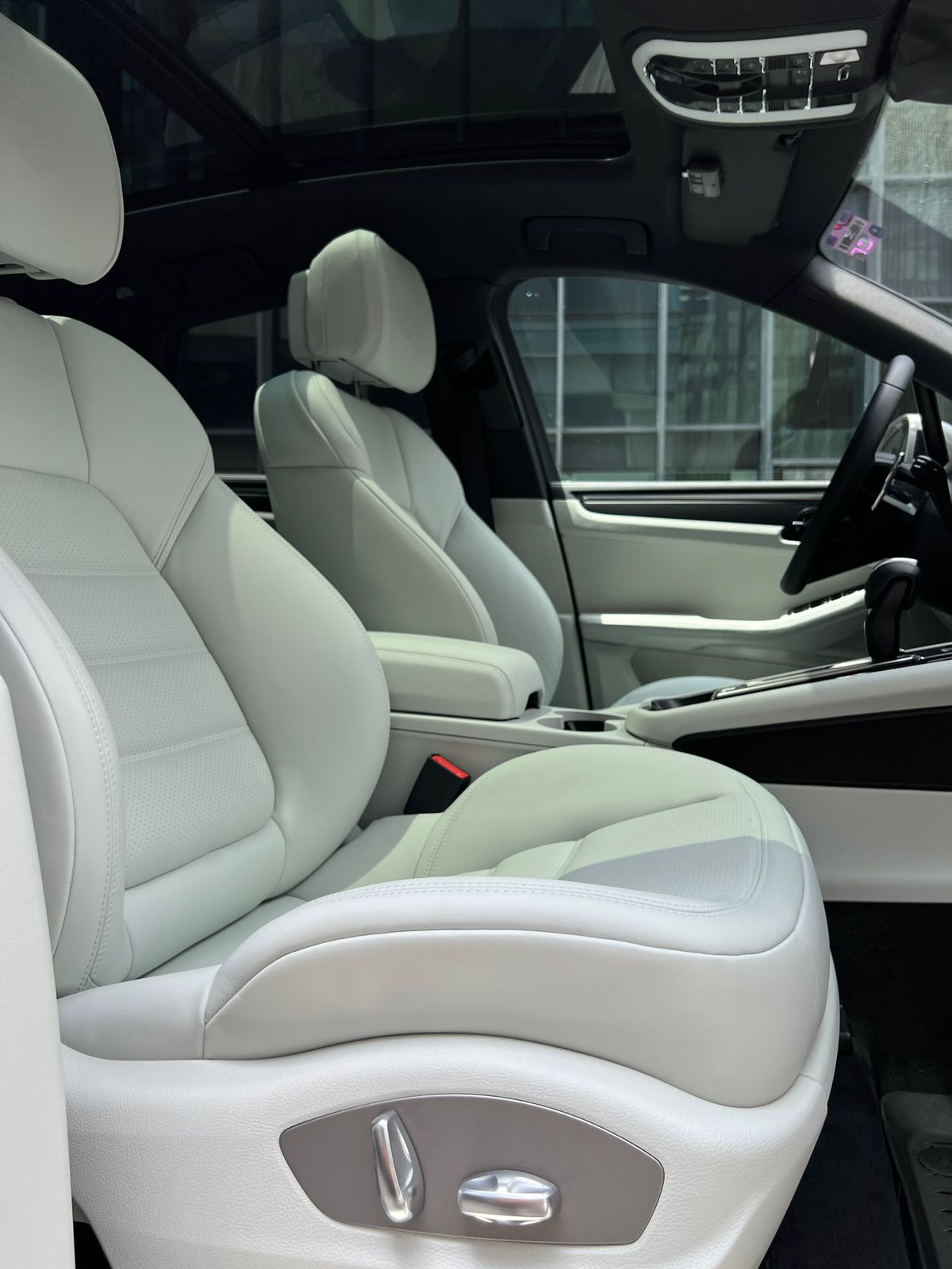 PORSCHE MACAN T 2025