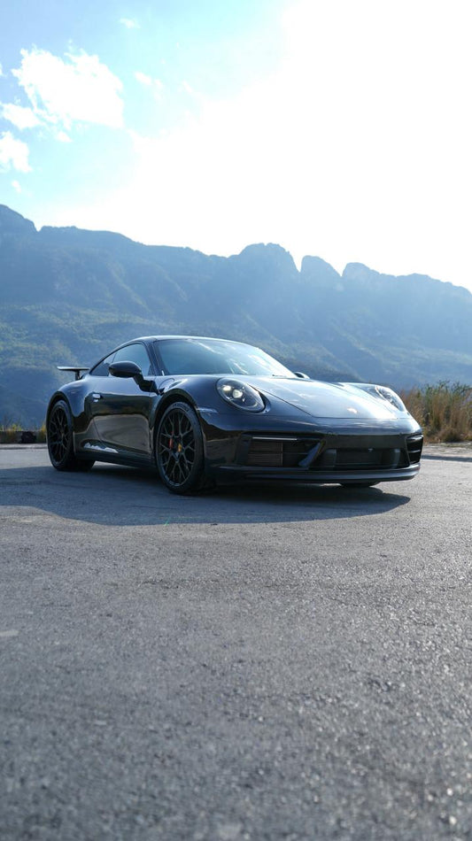 Porsche 911 Carrera 4 GTS 2024