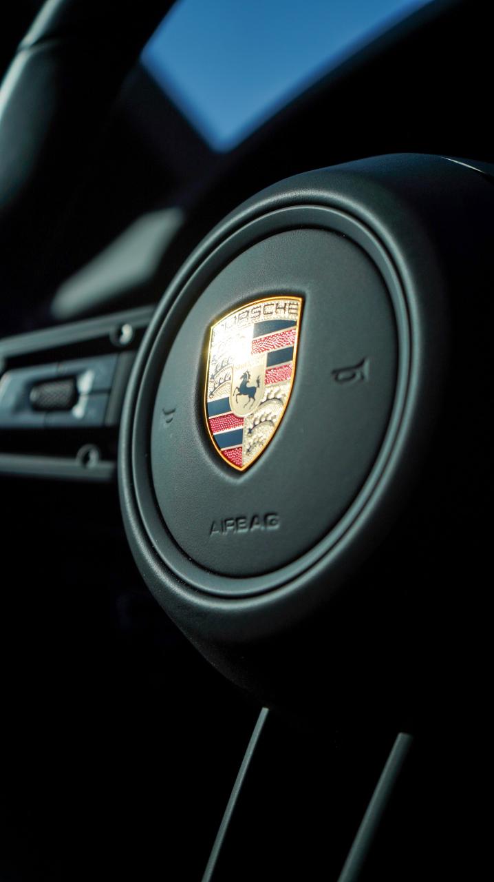 Porsche 911 Carrera 4 GTS 2024