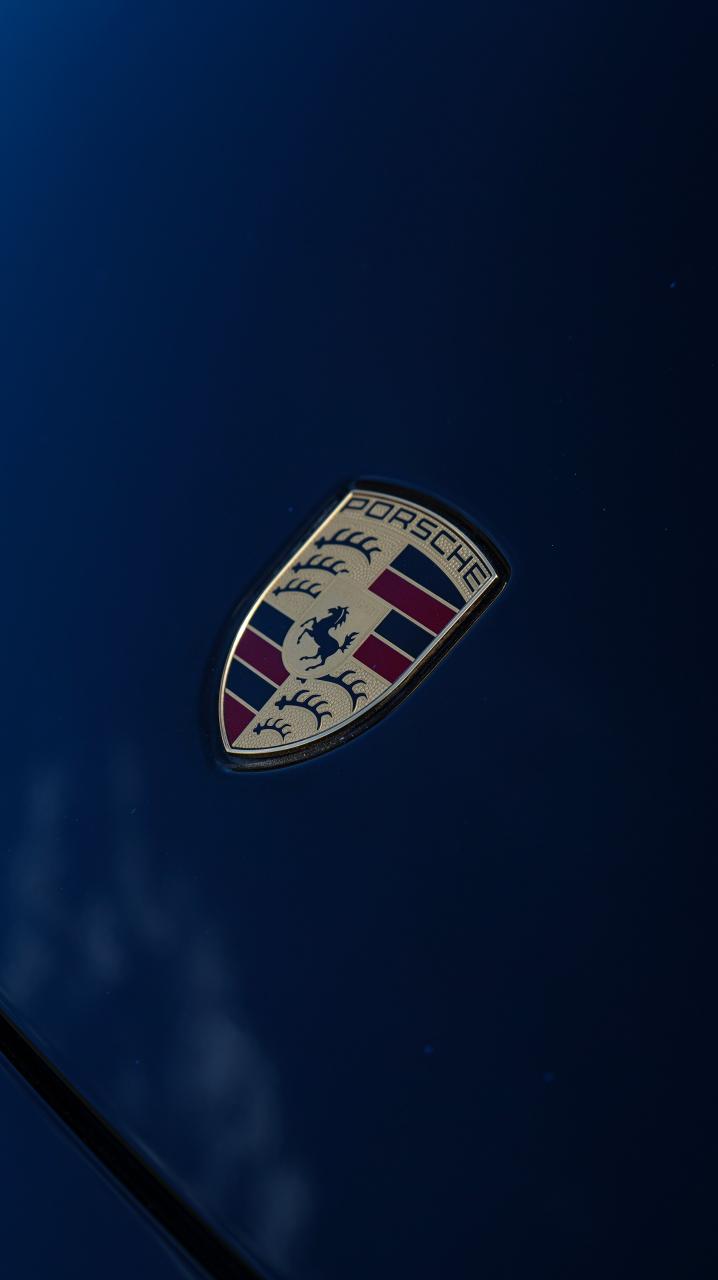 Porsche 911 Carrera 4 GTS 2024