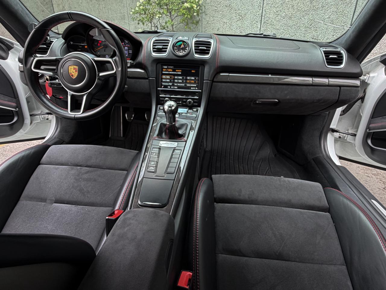 Porsche Cayman GT4 2016
