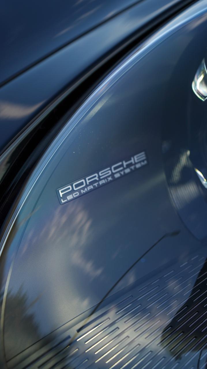 Porsche 911 Carrera 4 GTS 2024