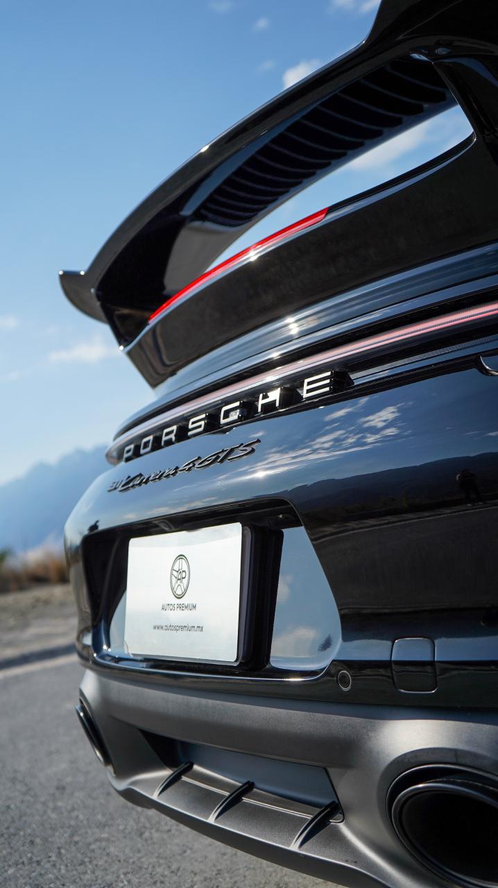 Porsche 911 Carrera 4 GTS 2024