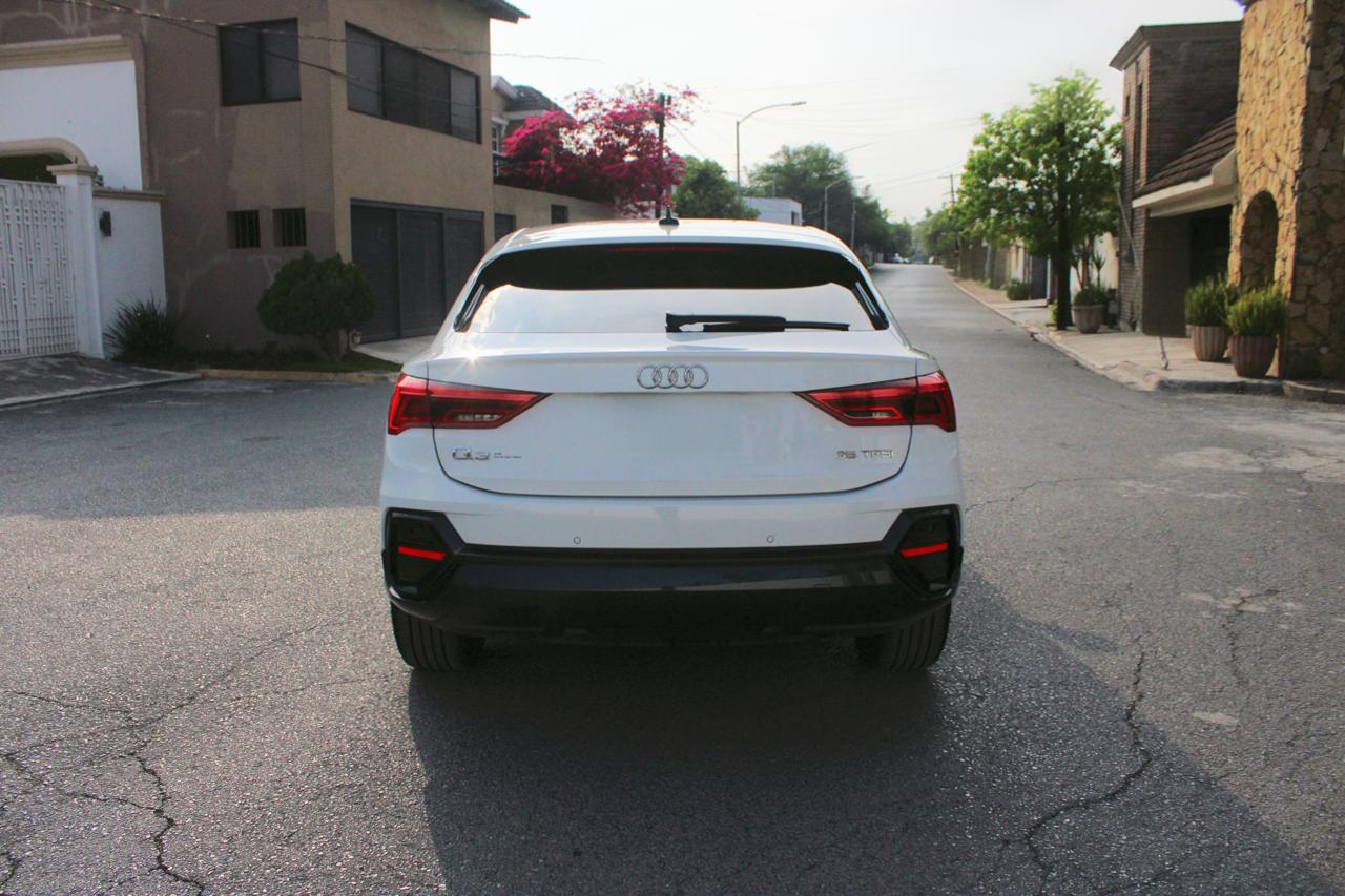 AUDI Q3 SPORTBACK SELECT POR ATRAS