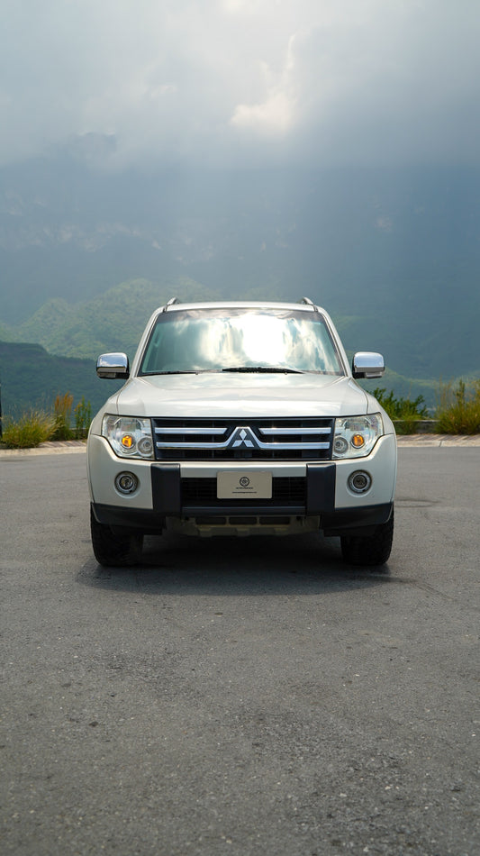 Mitsubishi Montero Limited 4x4 2010
