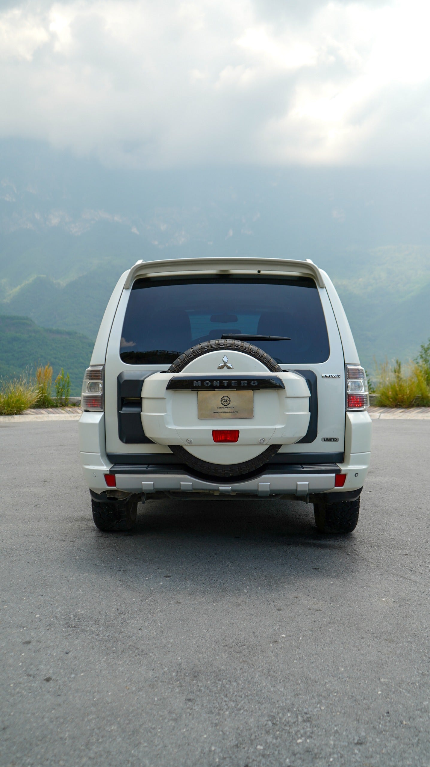 Mitsubishi Montero Limited 4x4 2010