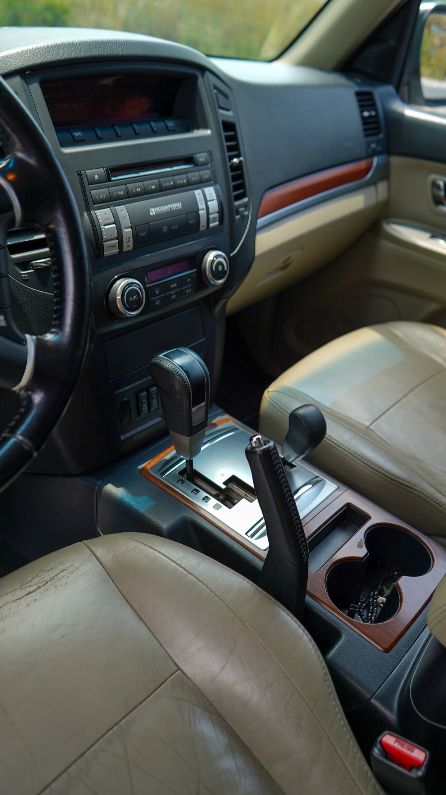 Mitsubishi Montero Limited 4x4 2010