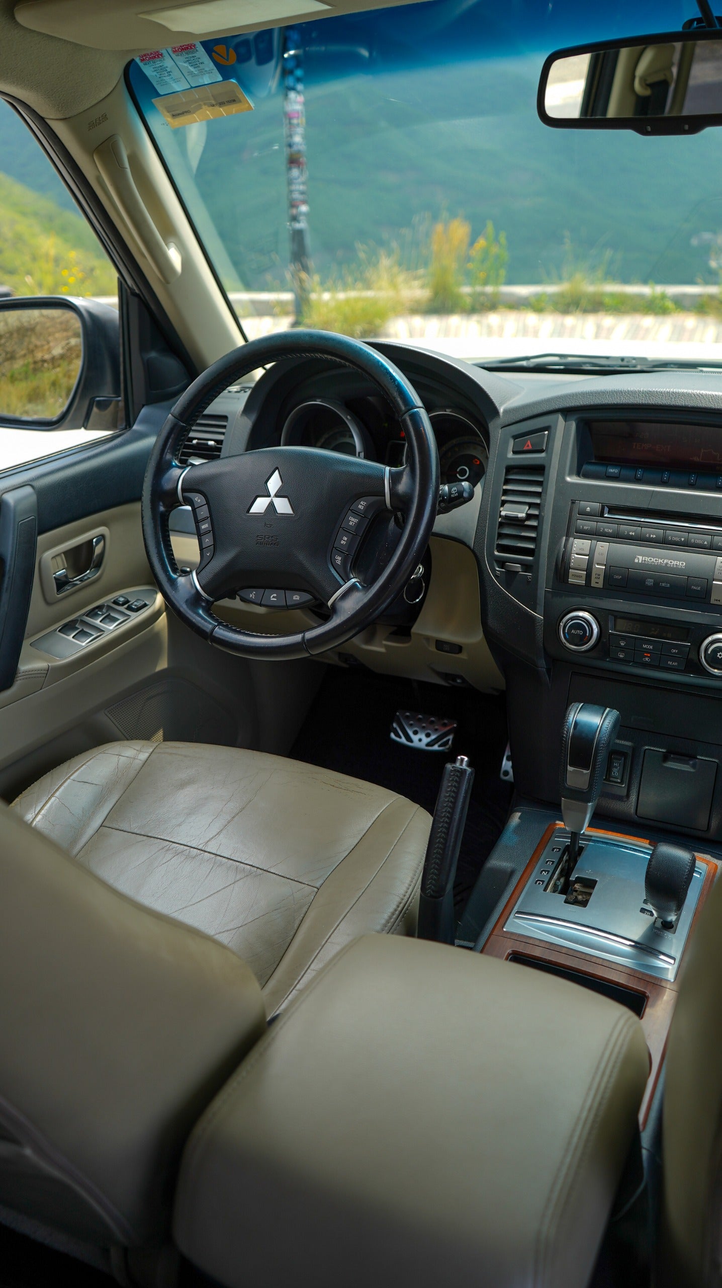 Mitsubishi Montero Limited 4x4 2010