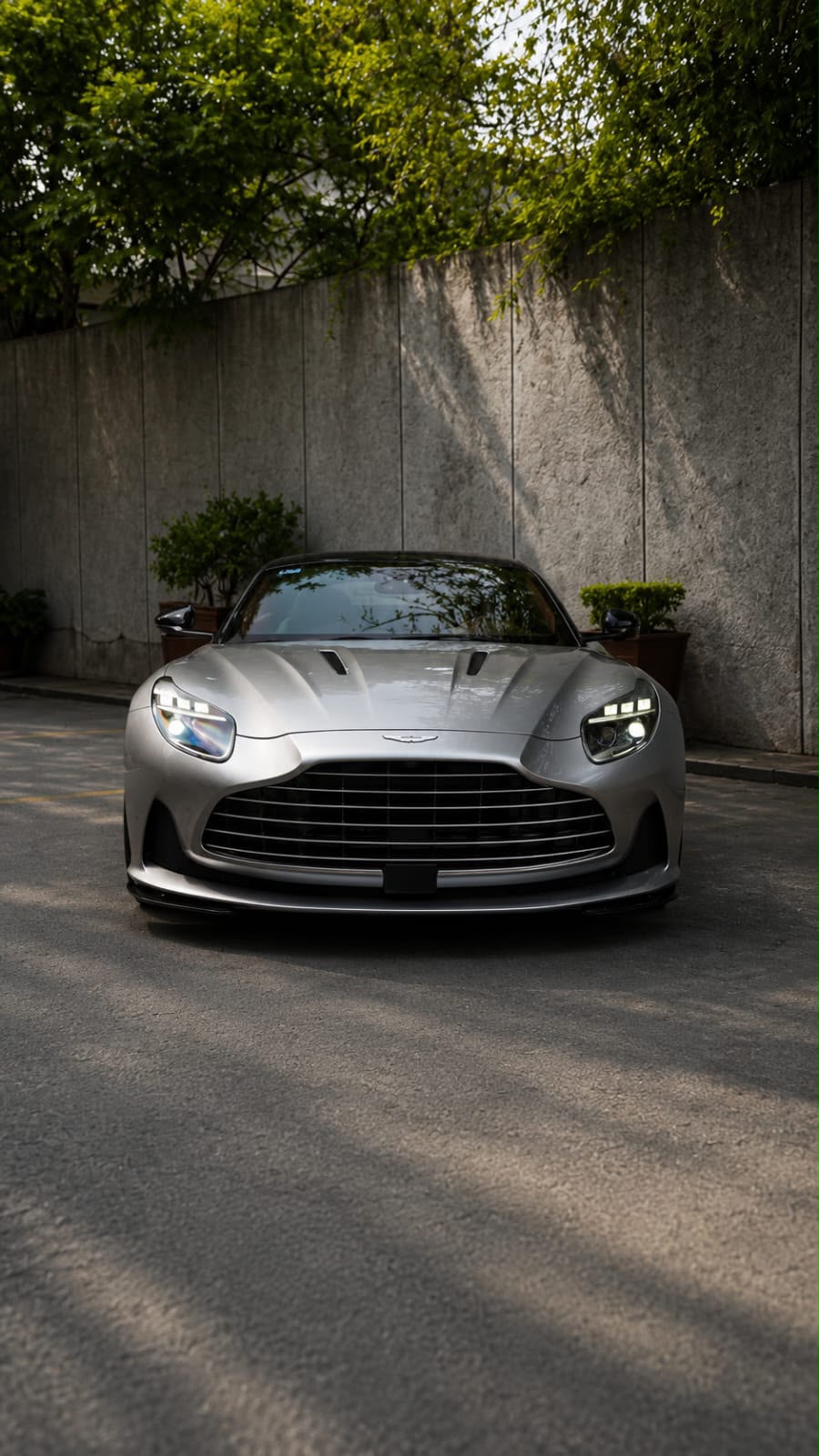 Aston Martin DB12 V8 2025