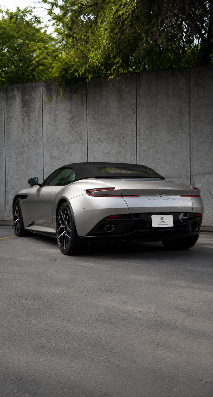 Aston Martin DB12 V8 2025
