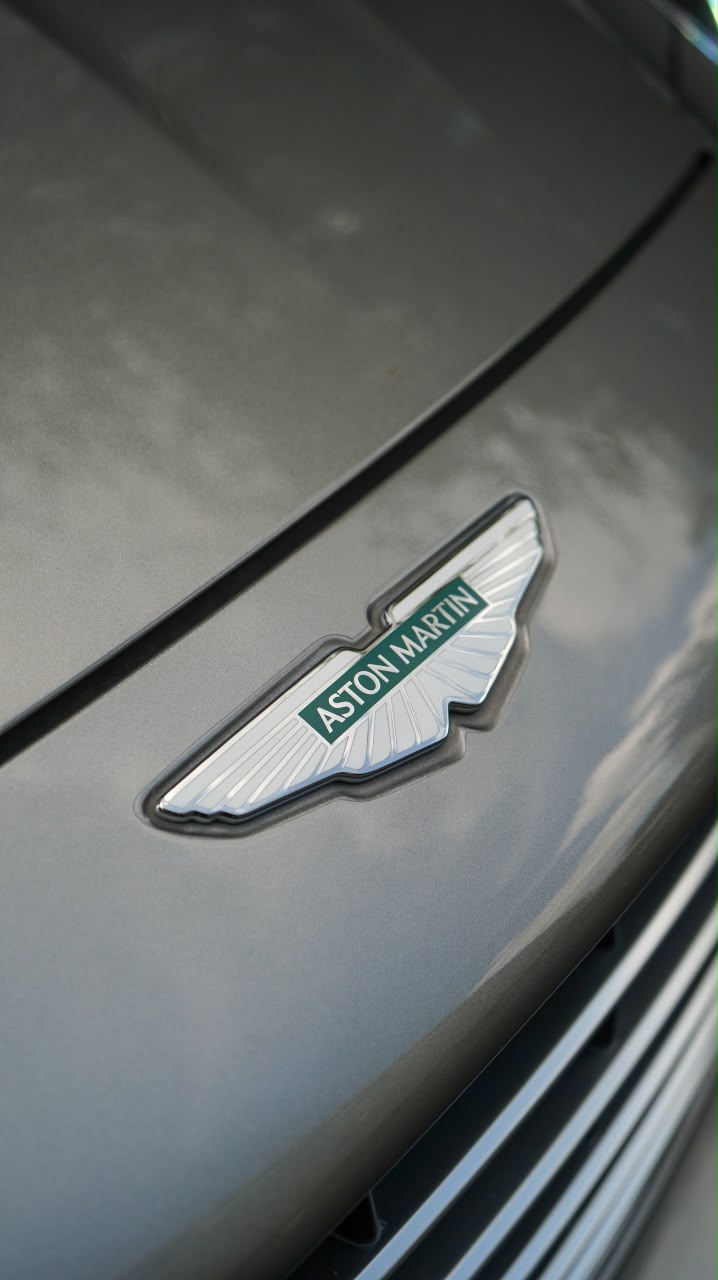 Aston Martin DB12 V8 2025
