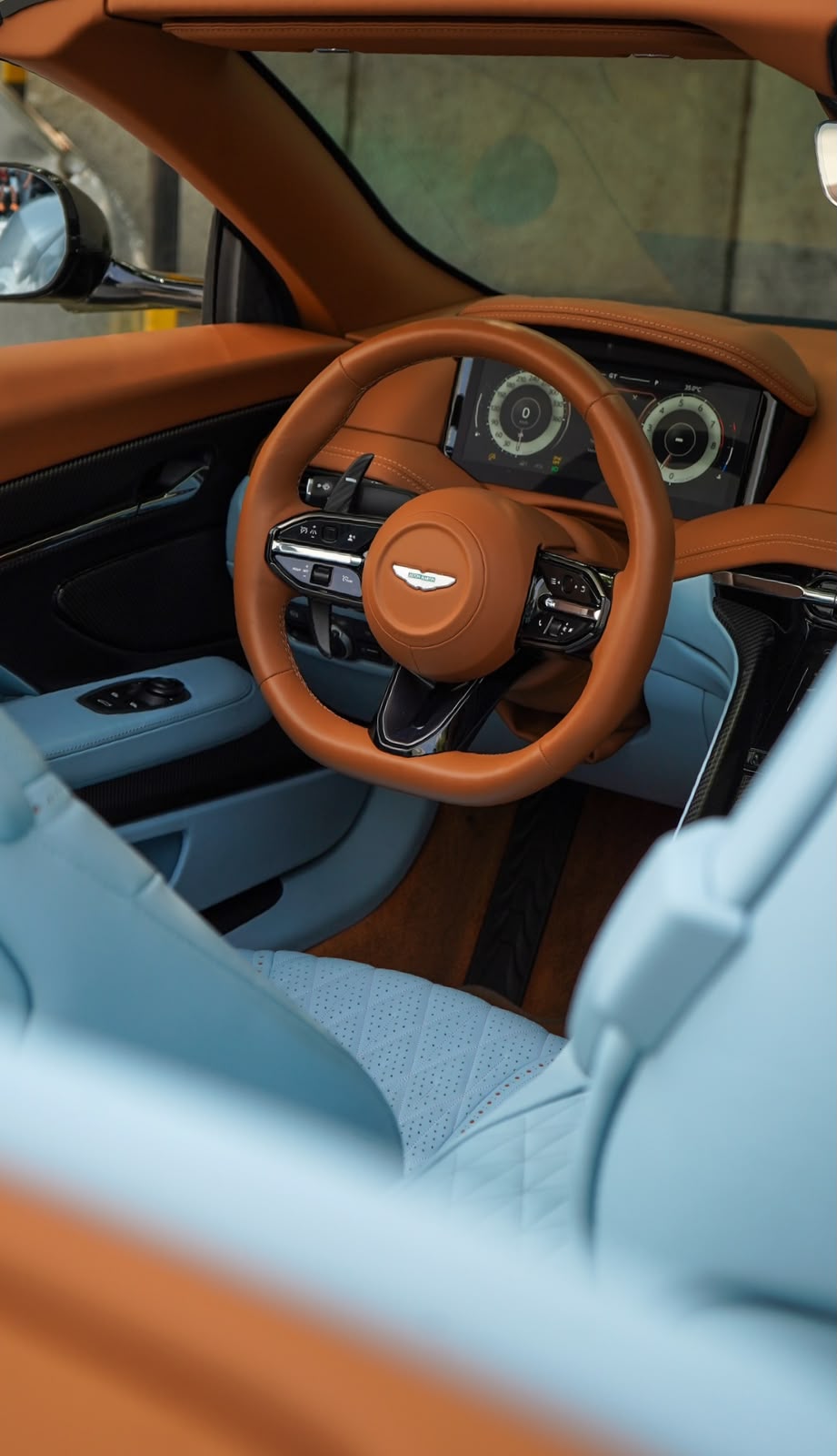 Aston Martin DB12 V8 2025