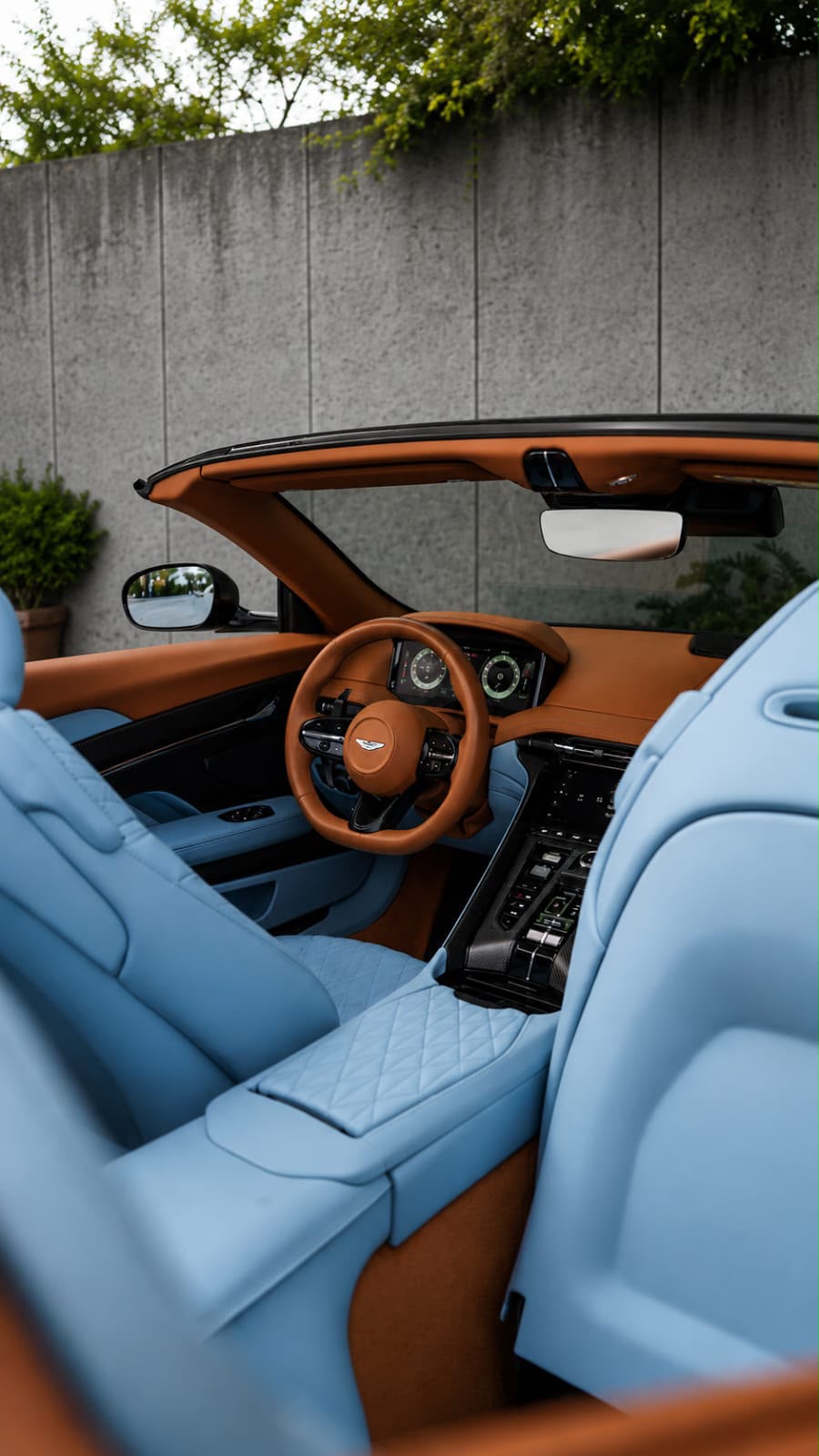 Aston Martin DB12 V8 2025
