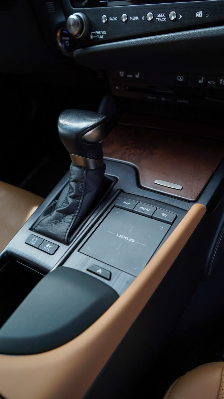 Lexus ES 300h HEV 2022