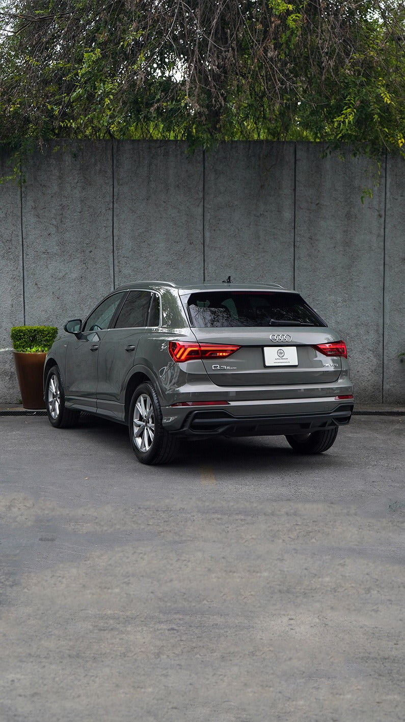 Audi Q3 SUV S line 2024