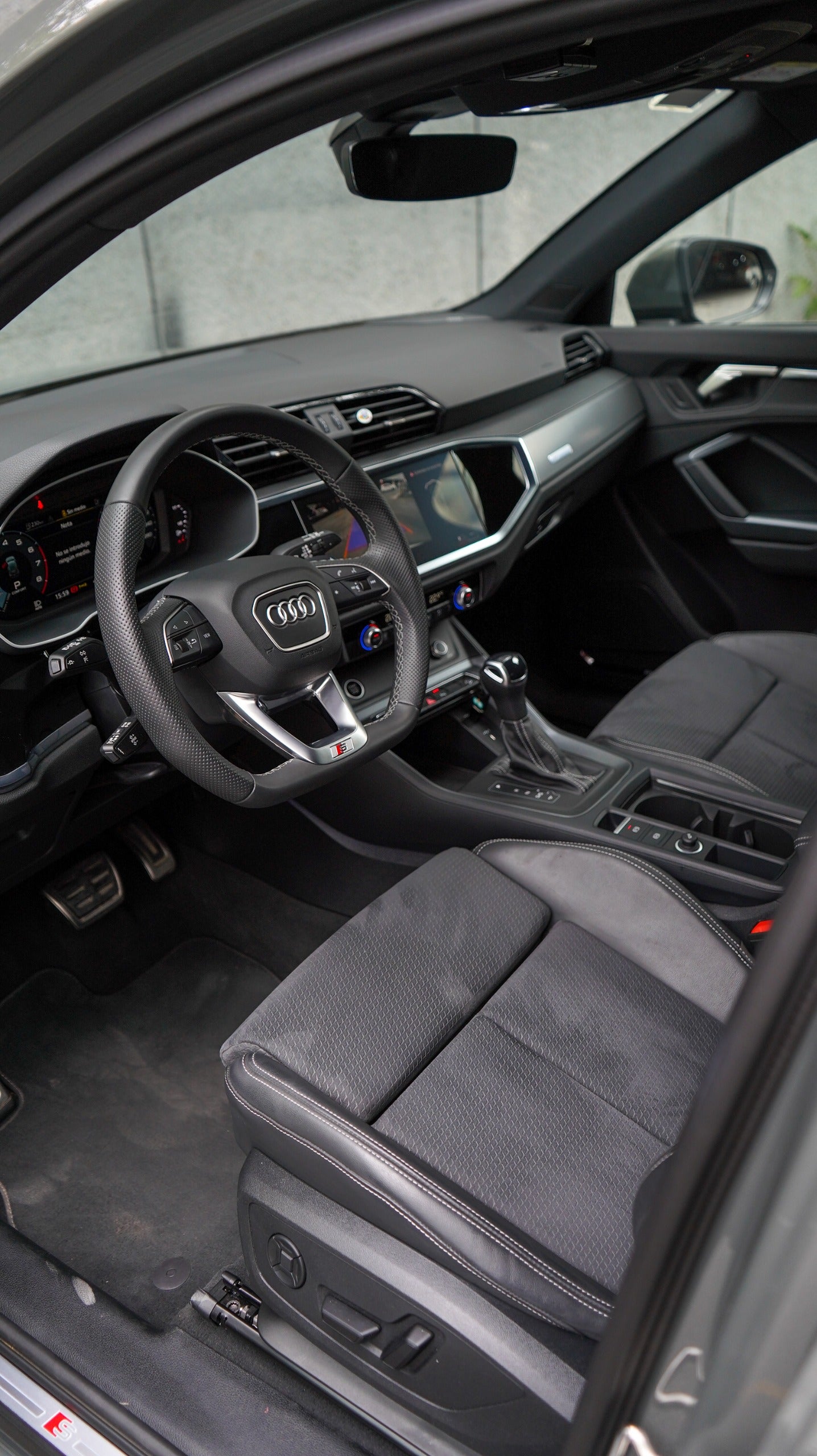 Audi Q3 SUV S line 2024
