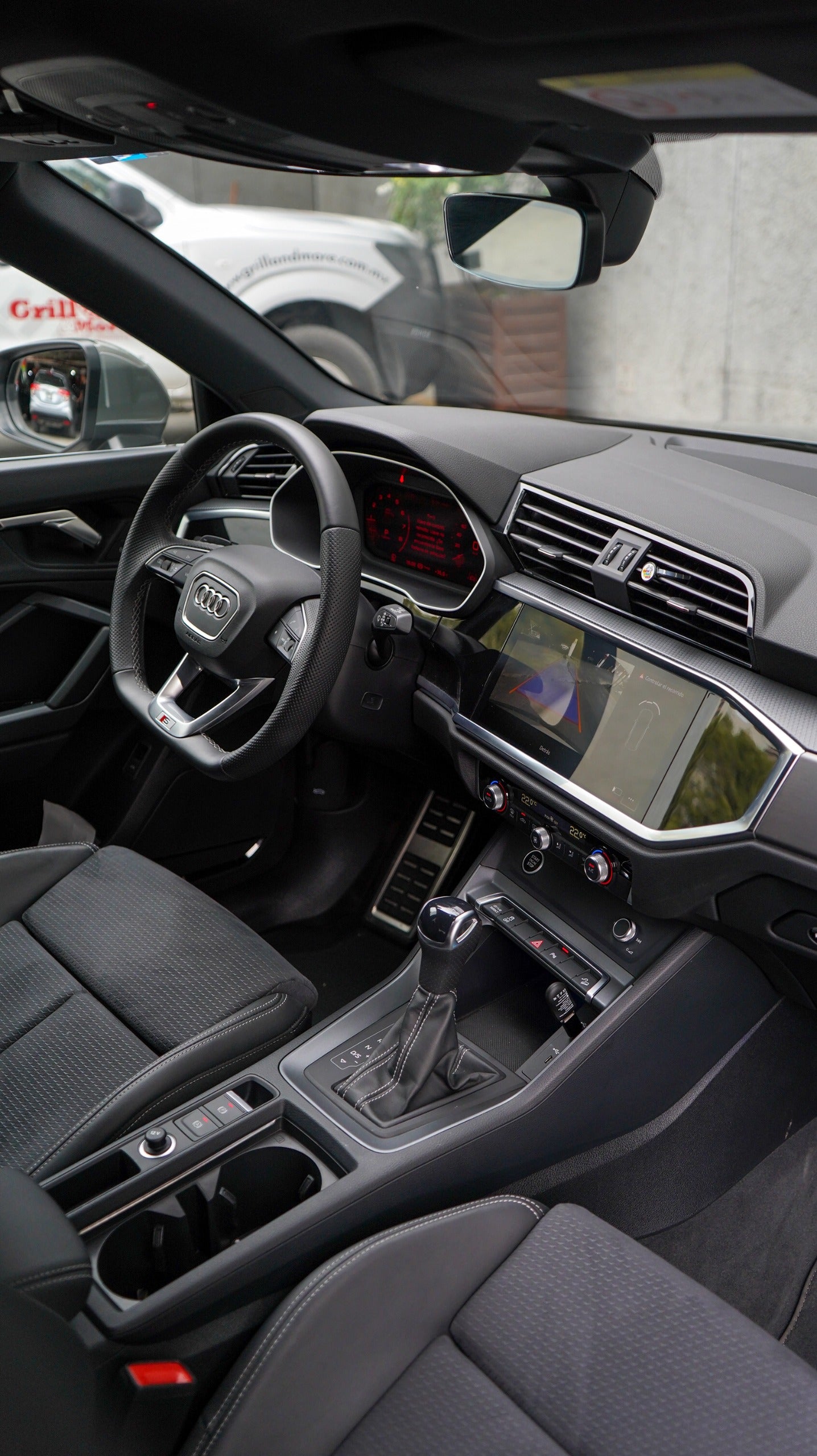 Audi Q3 SUV S line 2024