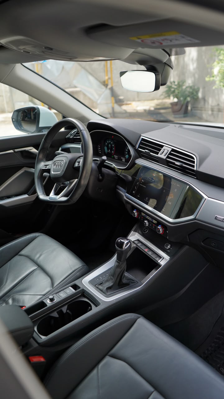 Q3 SportBack 2023 Select